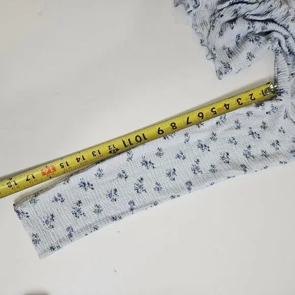 Hollister Medium Blue Dainty Floral Crop Top Long Sleeve - Picture 6 of 7